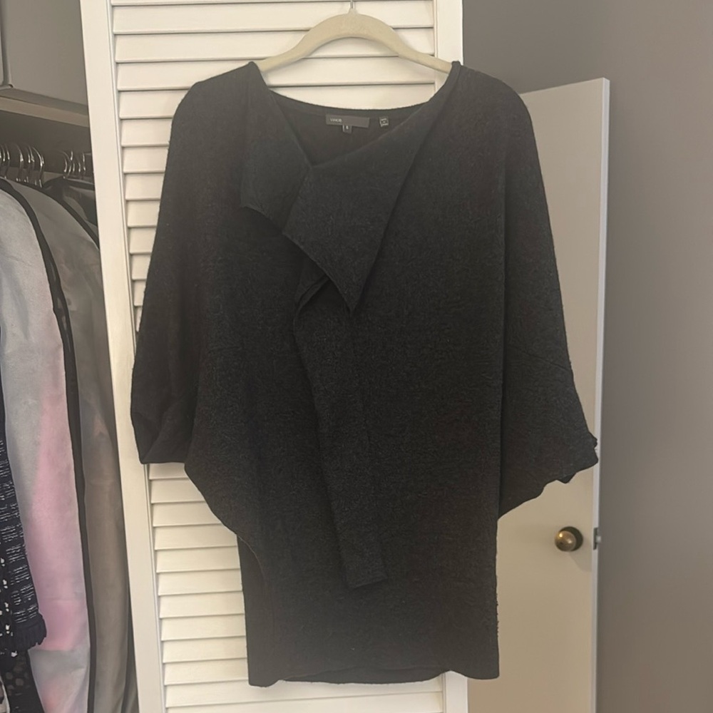 Vince Elegant Charcoal Gray Cashmere Dolman Sleeve Sweater with Ruffle Small